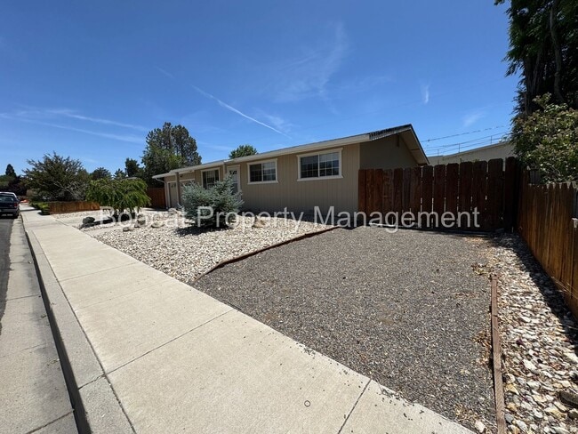 Building Photo - 3 Bed, 2 Bath, Home Located in Gardnerville