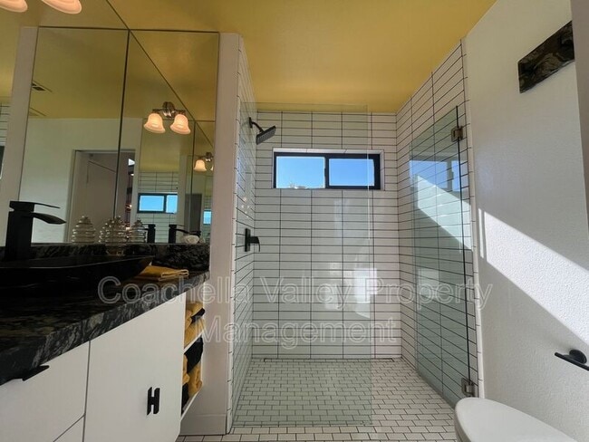 Building Photo - 287 S Civic Dr