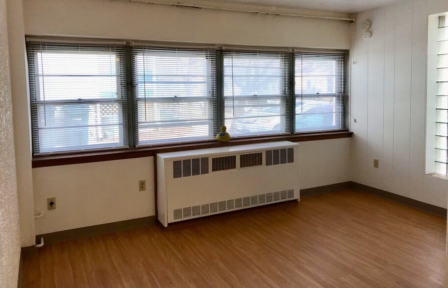 Building Photo - Campus Square Apartments