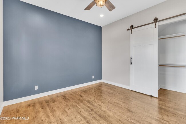 Building Photo - 1584 Majestic Way