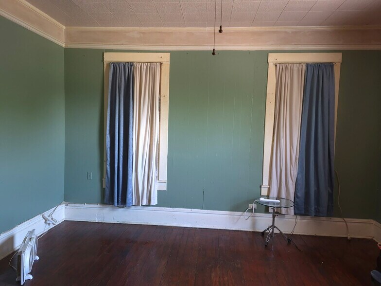 Building Photo - 301 E Brin St