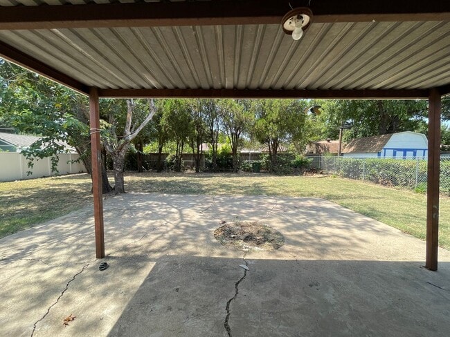 Building Photo - 2721 Ash Park Dr