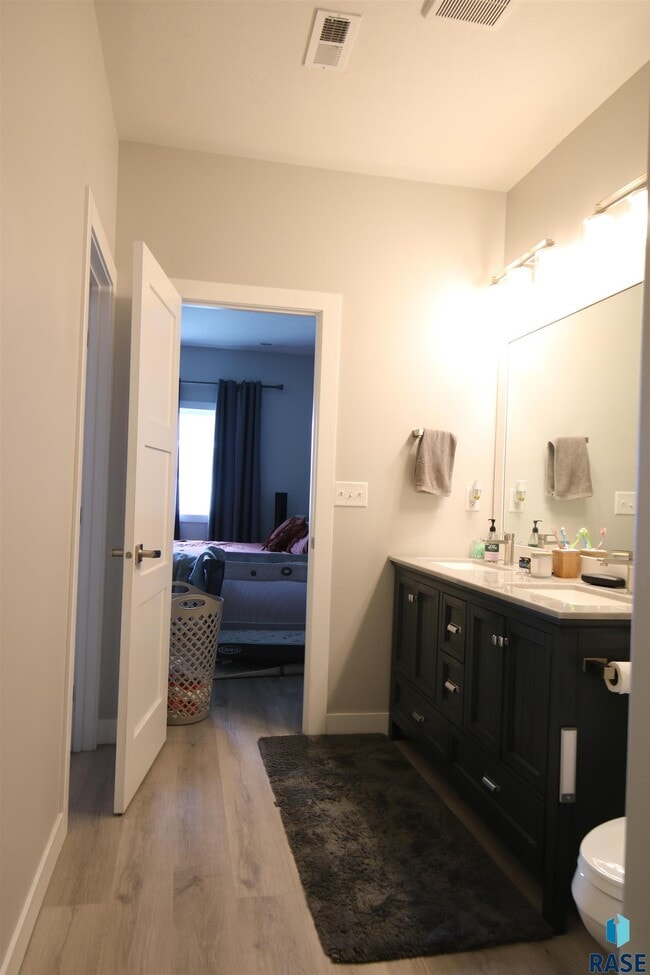 Building Photo - 4417 E Leubecher Pl