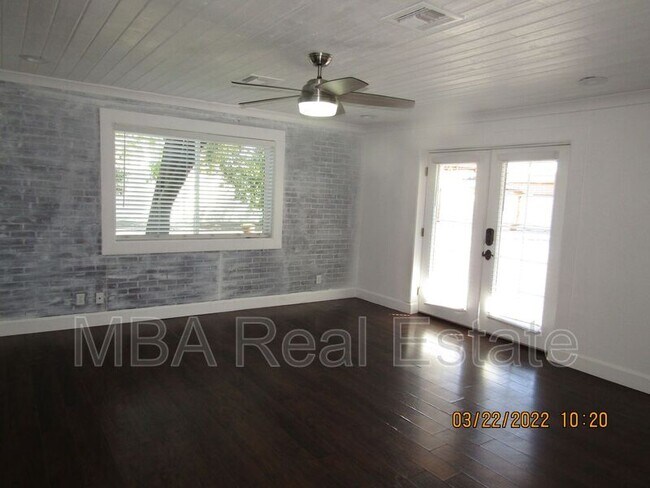 Building Photo - 2802 E Weldon Ave