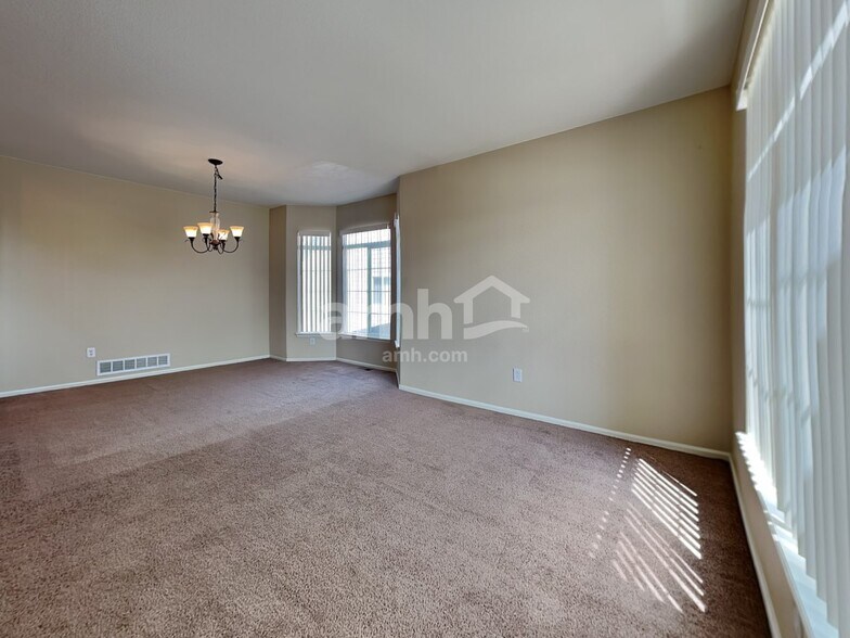 Building Photo - 285 Octillo St