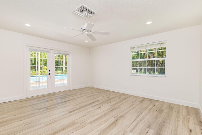 Building Photo - 120 Miramar Way