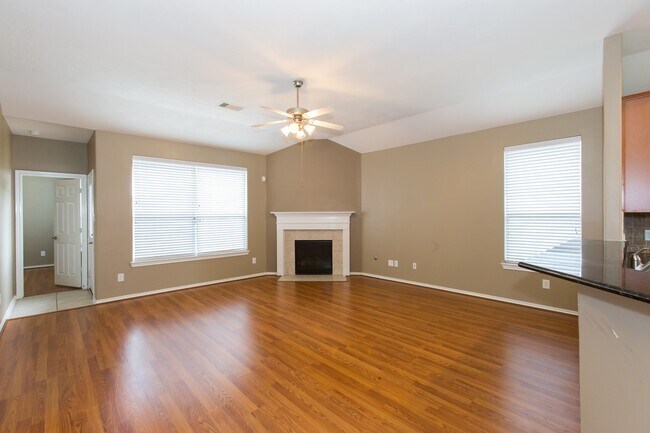 Building Photo - 10206 N Pine Ivy Ln