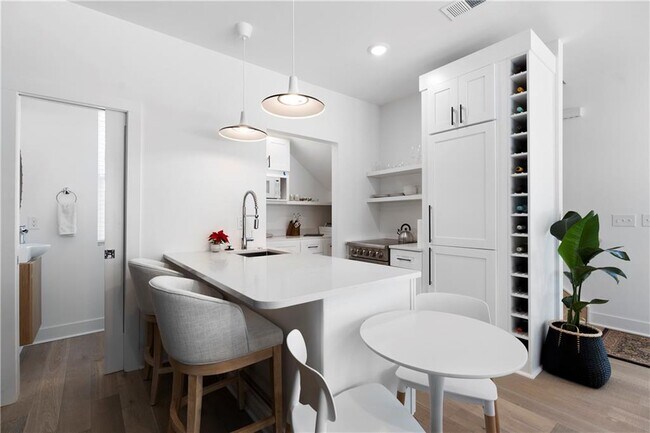 Building Photo - 217 Arnold Mill Rd