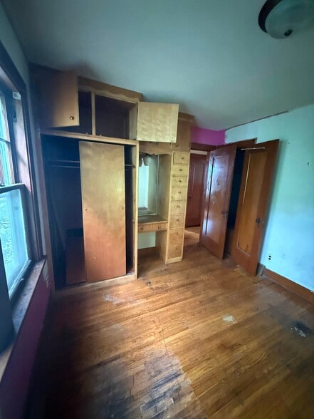 Building Photo - 1073 W Packard St