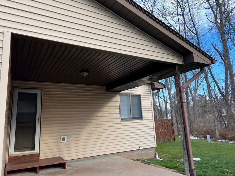 covered porch - 339 Willowbrooke Dr