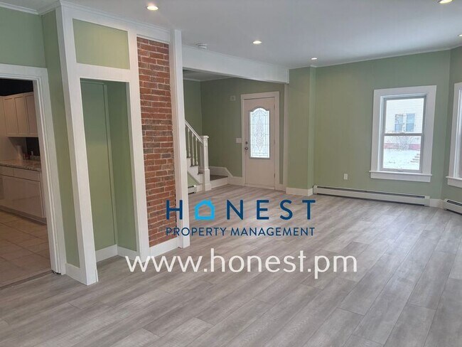 Building Photo - 101 Sabattus St