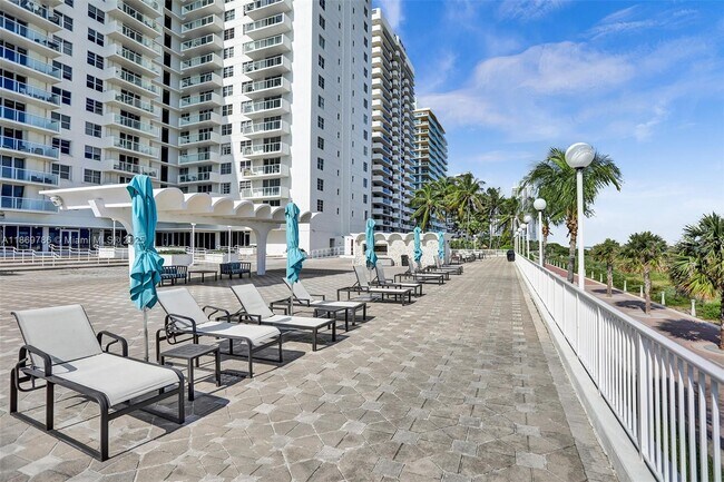 Building Photo - 5701 Collins Ave