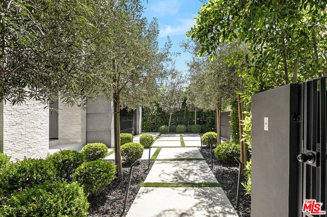Building Photo - 356 N La Jolla Ave