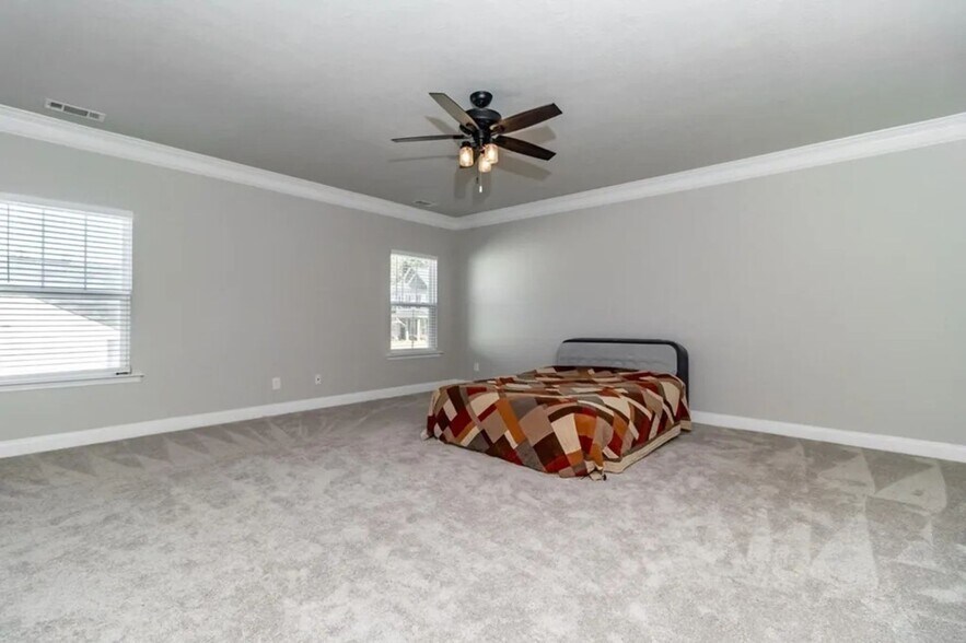 Building Photo - 1016 Swan Ct