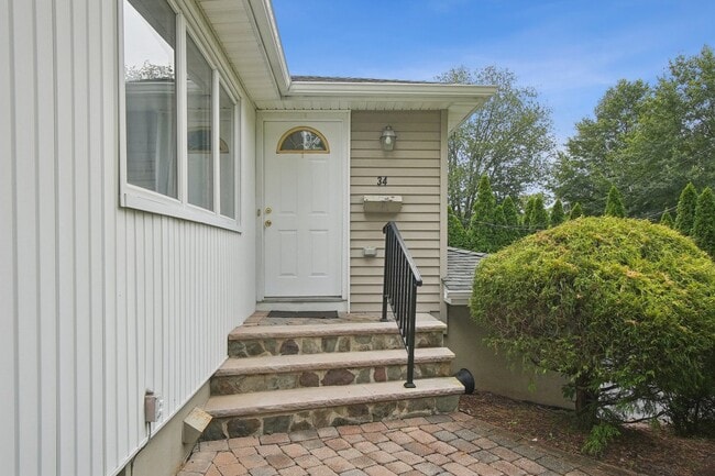 Building Photo - 34 Lewis Dr