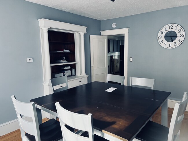 Building Photo - 214 Sabattus St