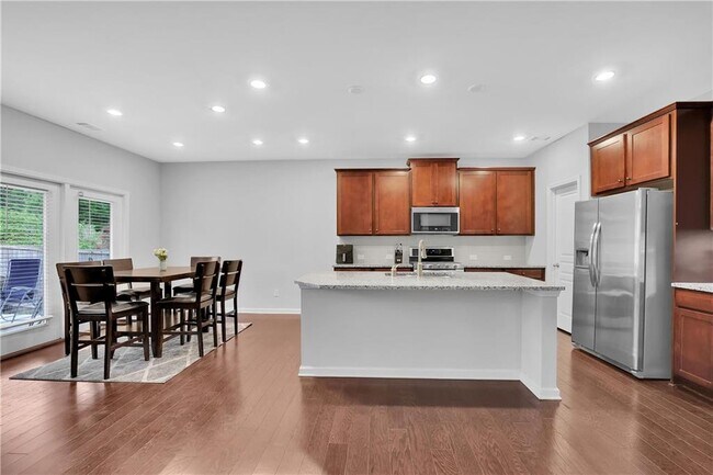 Building Photo - 2375 Woodmarsh Cir