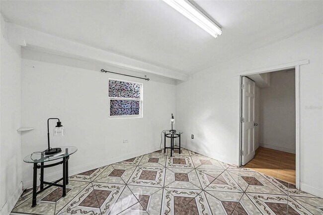 Building Photo - 816 W Minnehaha St