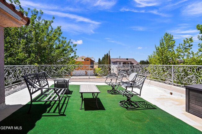 Building Photo - 1091 Los Moros Dr