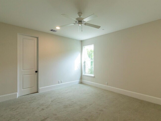 Building Photo - 3821 N Braeswood Blvd