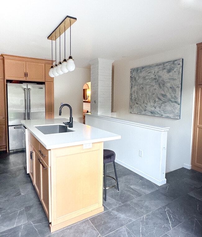 Building Photo - 5816 Reid Dr NW