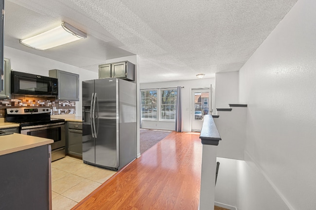 Building Photo - 11590 Community Center Dr