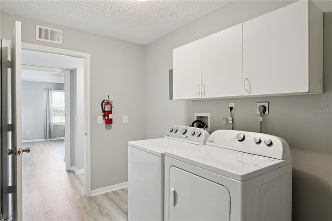 Building Photo - 930 Loch Carron Dr
