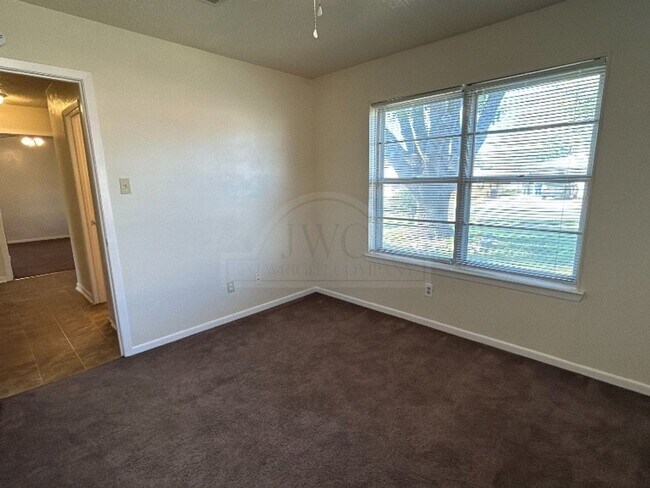 Building Photo - 618 N 23rd St