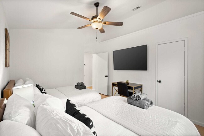 Building Photo - 4629 Amherst Ln