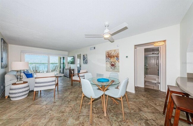 Building Photo - 6291 Bahia Del Mar Cir N