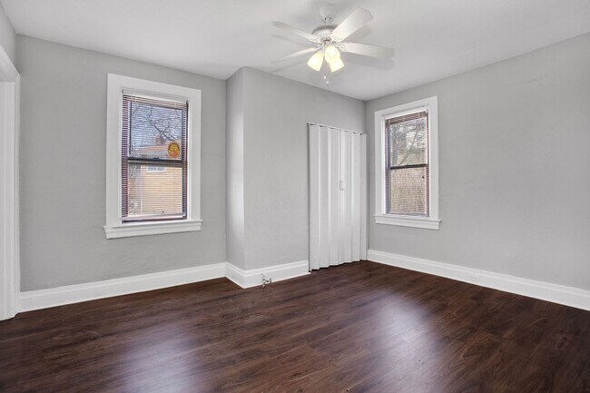 Building Photo - Updated 3 Bedroom 1 Bath with Off Street P...