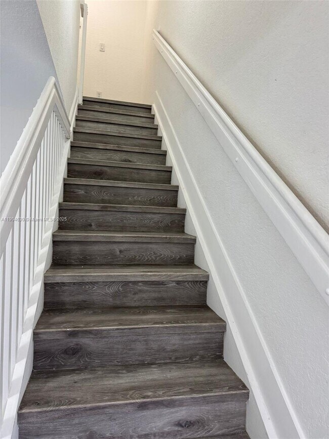 Building Photo - 618 SW 2nd Pl