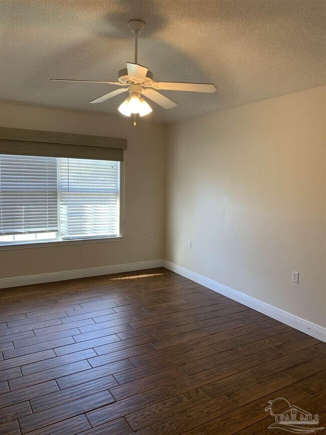 Building Photo - 8949 Camelot Pl