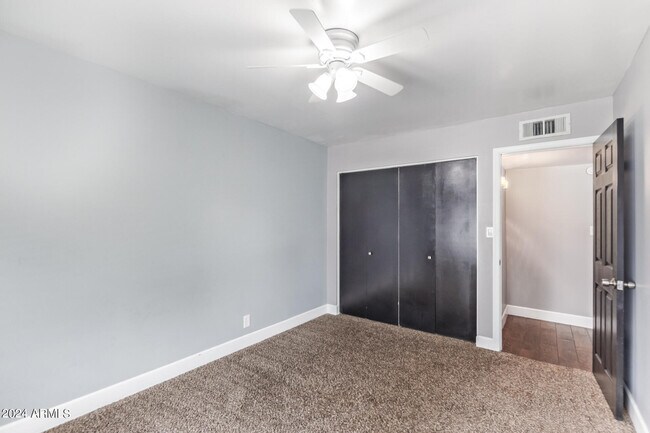 Building Photo - 8902 E Cholla St