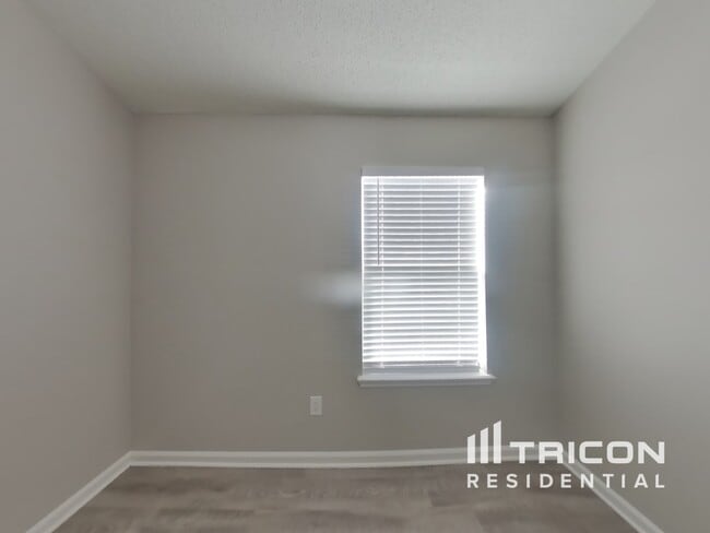 Building Photo - 12048 Coachman Lakes Way