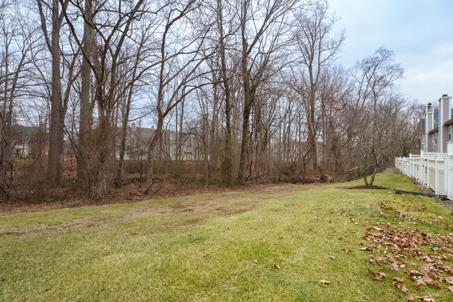 Building Photo - 610 Bollen Ct