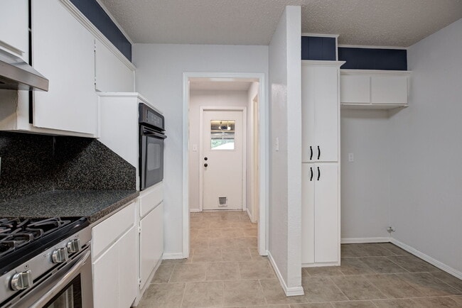 Building Photo - 1707 Ridgemont Cir