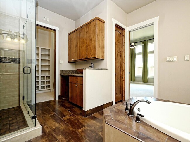 Building Photo - 3001 Noack Dr