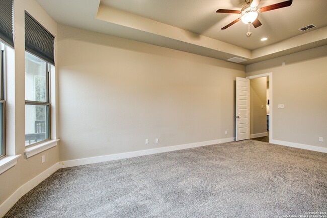 Building Photo - 1038 Cadogan Squire