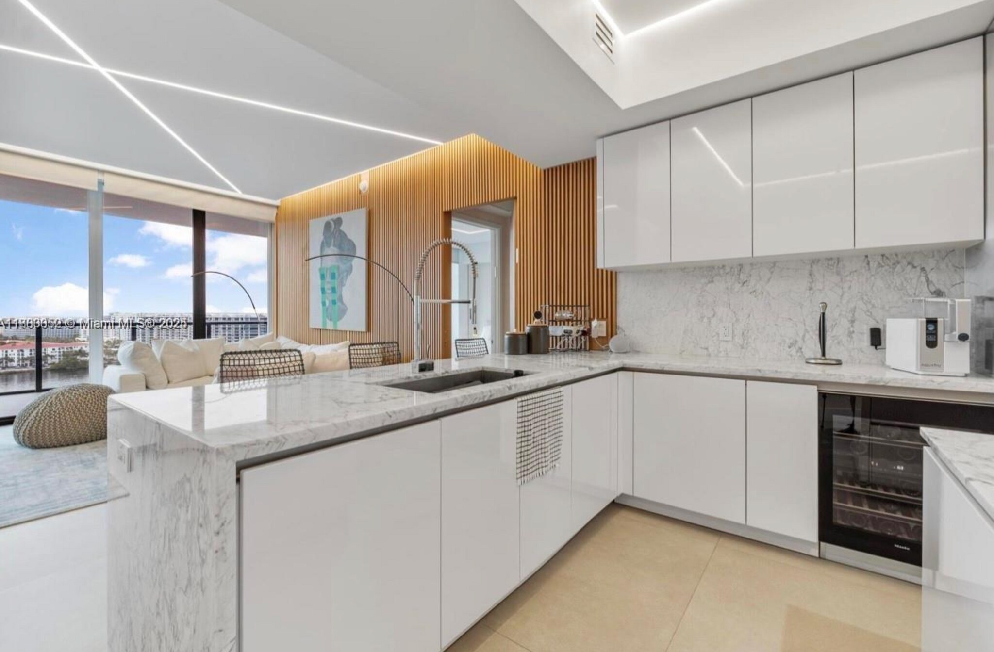 Building Photo - 5000 Island Estates Dr