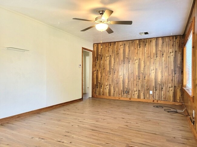 Building Photo - 111 E Marshall Dr