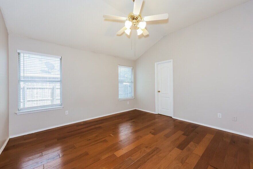 Building Photo - 2268 Bresee Dr