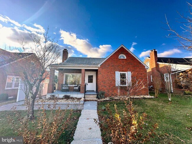 Building Photo - 102 Frederick Ave