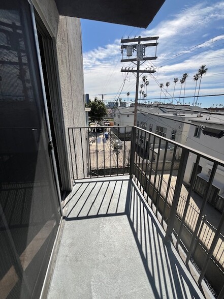 Building Photo - 123 Mariposa N Ave