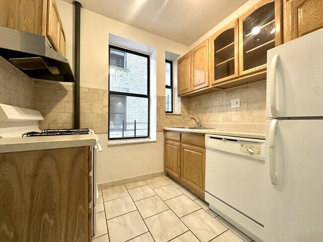 Building Photo - 610 W 150th St