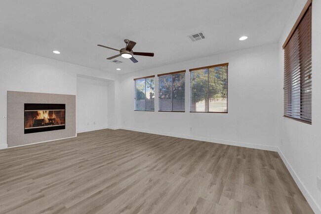 Building Photo - Luxury Rental in Summerlin