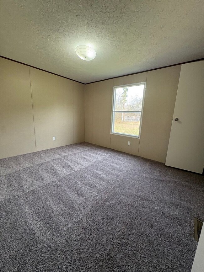 Building Photo - Nice 3 bedroom/2 bathroom mobile home located in Willow Oak Park in Keithville!