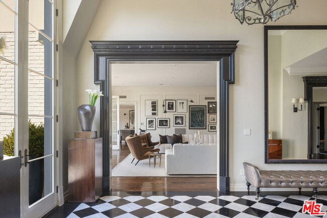 Building Photo - 10847 Bellagio Rd