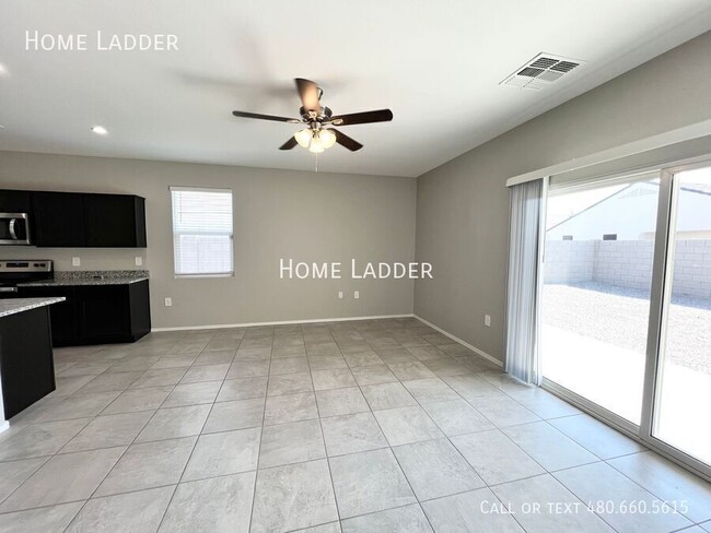 Building Photo - Modern 3-Bedroom, 2-Bath Home with Spaciou...