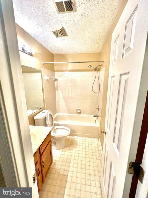 Building Photo - 4306 Lord Fairfax Ct